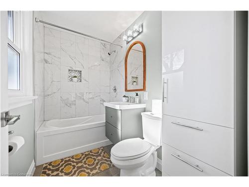 157 Adelaide Street, Kitchener, ON - Indoor Photo Showing Bathroom