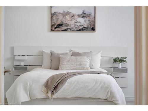 79 Kestrel Street, Kitchener, ON - Indoor Photo Showing Bedroom