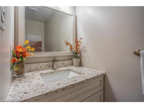 134 Bayne Crescent, Cambridge, ON - Indoor Photo Showing Bathroom