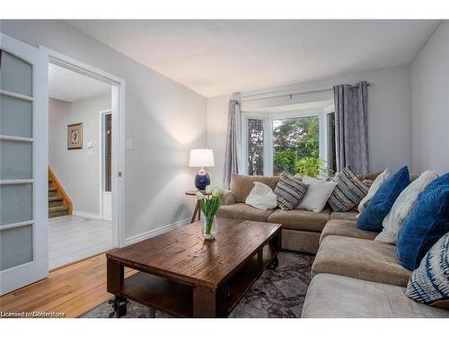 134 Bayne Crescent, Cambridge, ON - Indoor Photo Showing Living Room