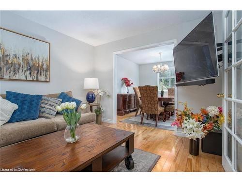 134 Bayne Crescent, Cambridge, ON - Indoor Photo Showing Living Room