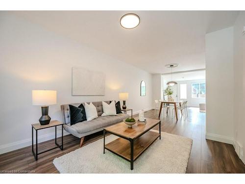 131 Wood Street, Kitchener, ON - Indoor Photo Showing Living Room