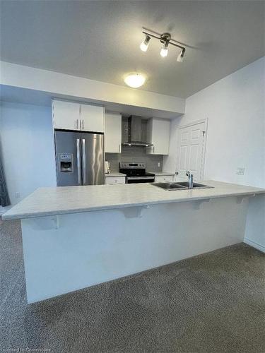 90 Oat Lane, Kitchener, ON - Indoor Photo Showing Kitchen With Stainless Steel Kitchen With Upgraded Kitchen