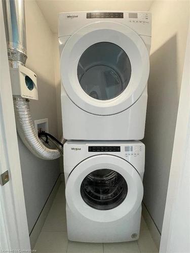 90 Oat Lane, Kitchener, ON - Indoor Photo Showing Laundry Room