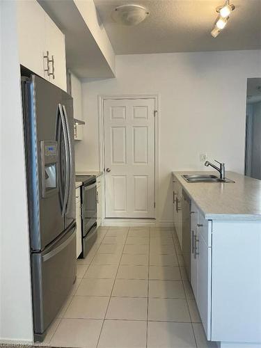 90 Oat Lane, Kitchener, ON - Indoor Photo Showing Kitchen