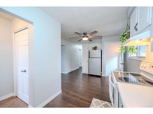 293 Kinzie Avenue, Kitchener, ON - Indoor Photo Showing Kitchen