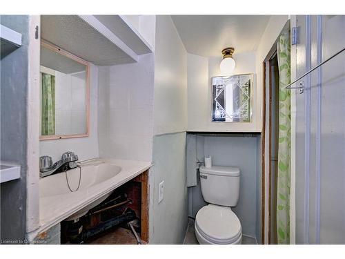 362 Duke Street W, Kitchener, ON - Indoor Photo Showing Bathroom