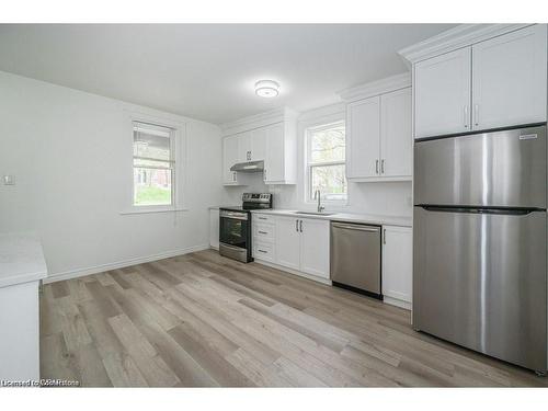 Main-60 George Street, Waterloo, ON - Indoor Photo Showing Kitchen