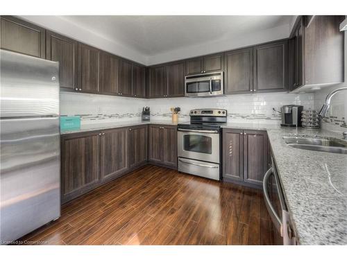 86-750 Lawrence Street, Cambridge, ON - Indoor Photo Showing Kitchen With Double Sink With Upgraded Kitchen