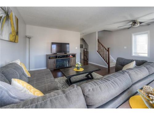 86-750 Lawrence Street, Cambridge, ON - Indoor Photo Showing Living Room