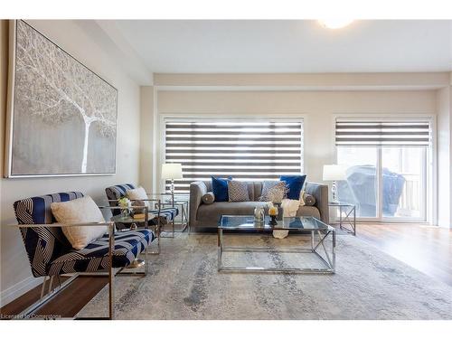 25 Greenwich Avenue, Hamilton, ON - Indoor Photo Showing Living Room