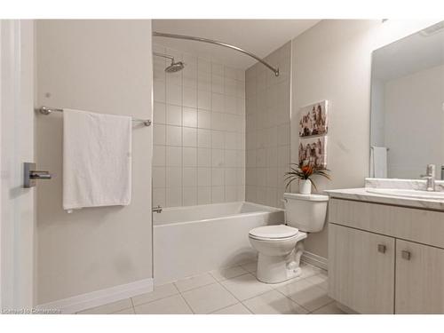 25 Greenwich Avenue, Hamilton, ON - Indoor Photo Showing Bathroom