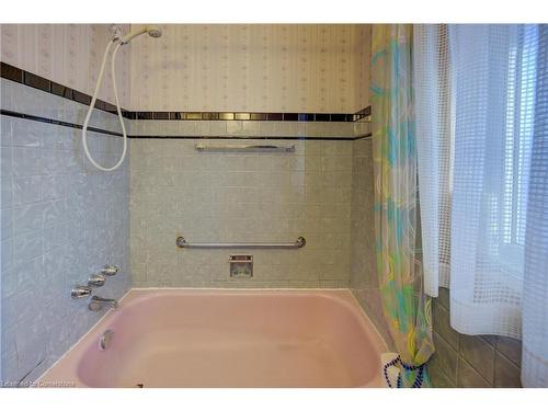 88 Archer Place, Kitchener, ON - Indoor Photo Showing Bathroom