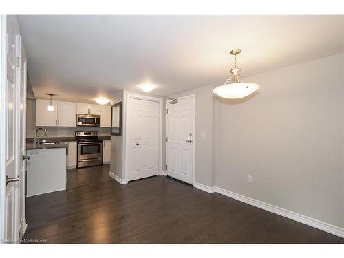 407-50 Bryan Court, Kitchener, ON - Indoor Photo Showing Kitchen