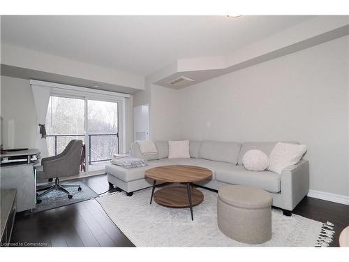 407-50 Bryan Court, Kitchener, ON - Indoor Photo Showing Living Room