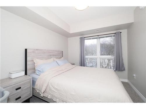 407-50 Bryan Court, Kitchener, ON - Indoor Photo Showing Bedroom