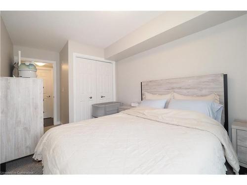 407-50 Bryan Court, Kitchener, ON - Indoor Photo Showing Bedroom