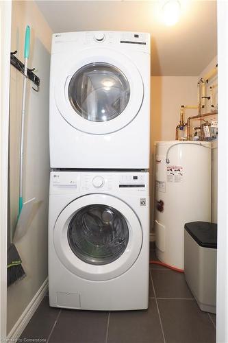 407-50 Bryan Court, Kitchener, ON - Indoor Photo Showing Laundry Room