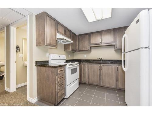 407-50 Bryan Court, Kitchener, ON - Indoor Photo Showing Kitchen