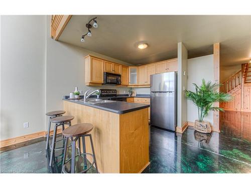 207-3 Father David Bauer Drive, Waterloo, ON - Indoor Photo Showing Kitchen