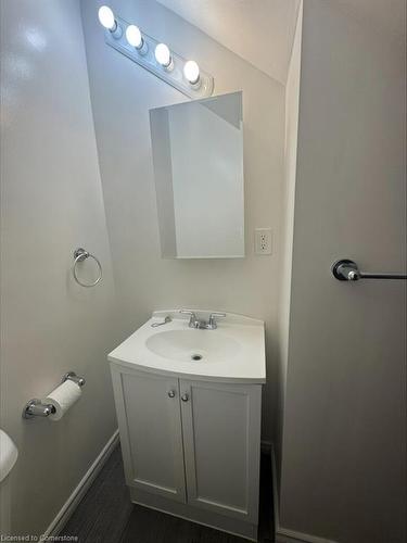 67 Ross Avenue, Kitchener, ON - Indoor Photo Showing Bathroom