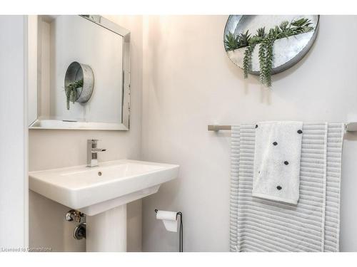 205 Applewood Street, Plattsville, ON - Indoor Photo Showing Bathroom