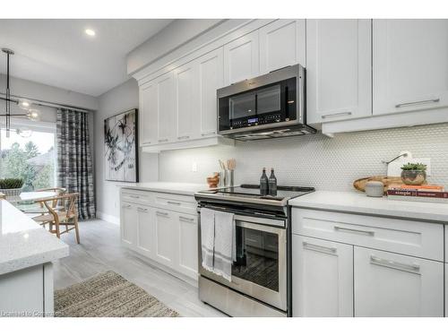 205 Applewood Street, Plattsville, ON - Indoor Photo Showing Kitchen With Upgraded Kitchen