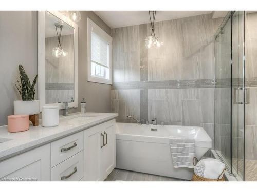 205 Applewood Street, Plattsville, ON - Indoor Photo Showing Bathroom