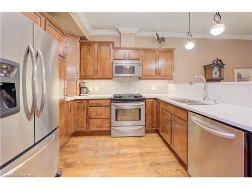 69-20 Isherwood Avenue, Cambridge, ON - Indoor Photo Showing Kitchen With Double Sink