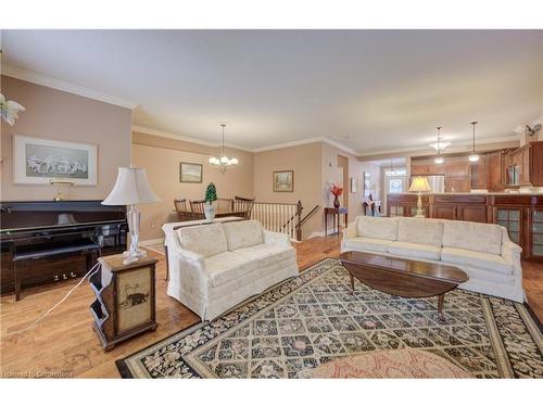 69-20 Isherwood Avenue, Cambridge, ON - Indoor Photo Showing Living Room