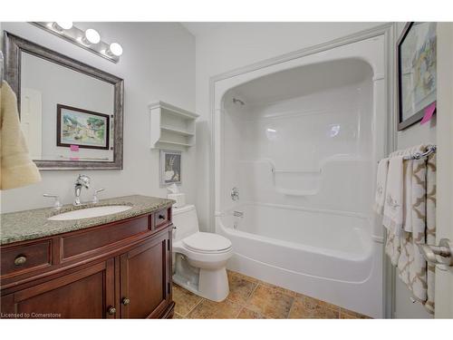 69-20 Isherwood Avenue, Cambridge, ON - Indoor Photo Showing Bathroom