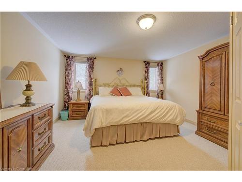 69-20 Isherwood Avenue, Cambridge, ON - Indoor Photo Showing Bedroom