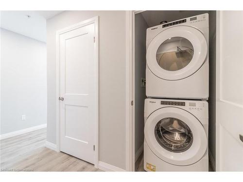 1305-60 Charles Street W, Kitchener, ON - Indoor Photo Showing Laundry Room