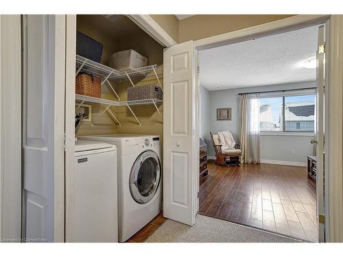 24 Bluewater Drive, Cambridge, ON - Indoor Photo Showing Laundry Room