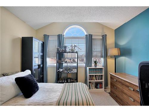 24 Bluewater Drive, Cambridge, ON - Indoor Photo Showing Bedroom