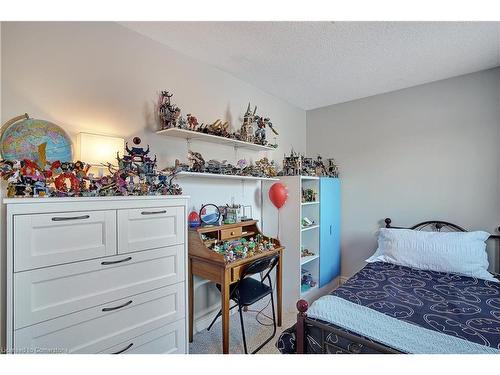 24 Bluewater Drive, Cambridge, ON - Indoor Photo Showing Bedroom