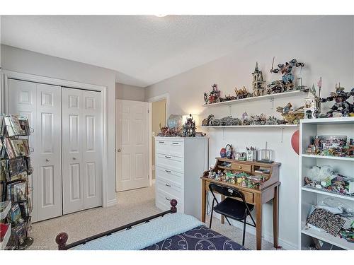 24 Bluewater Drive, Cambridge, ON - Indoor Photo Showing Bedroom