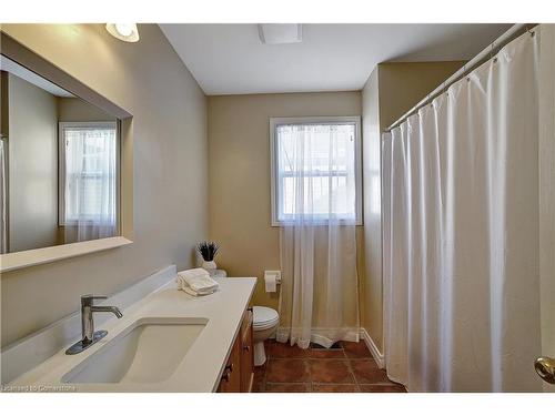 24 Bluewater Drive, Cambridge, ON - Indoor Photo Showing Bathroom