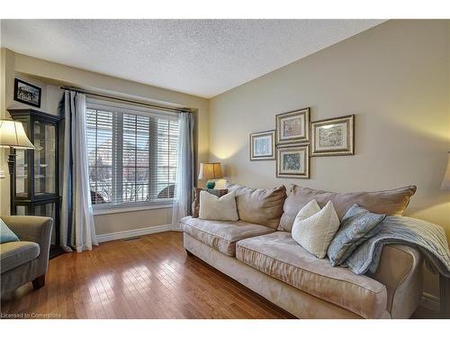 24 Bluewater Drive, Cambridge, ON - Indoor Photo Showing Living Room