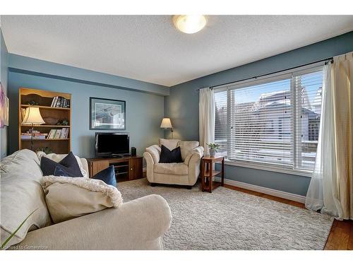 24 Bluewater Drive, Cambridge, ON - Indoor Photo Showing Living Room