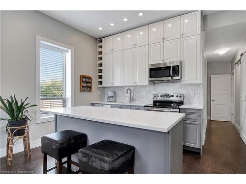 19 Cedar Street, Cambridge, ON - Indoor Photo Showing Kitchen With Upgraded Kitchen