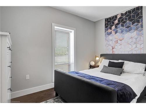 19 Cedar Street, Cambridge, ON - Indoor Photo Showing Bedroom