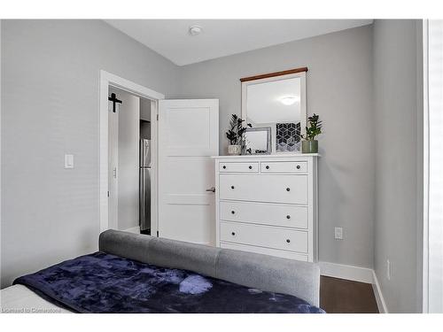 19 Cedar Street, Cambridge, ON - Indoor Photo Showing Bedroom