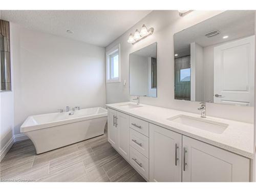 240 Applewood Street, Plattsville, ON - Indoor Photo Showing Bathroom