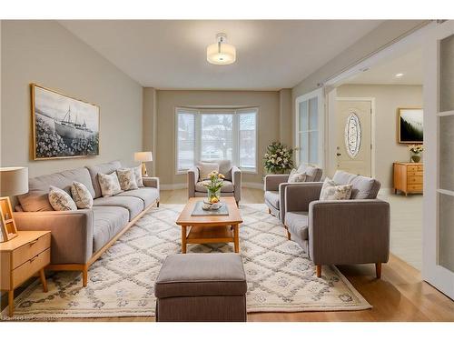 366 Saginaw Parkway, Cambridge, ON - Indoor Photo Showing Living Room