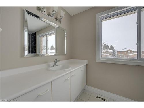 366 Saginaw Parkway, Cambridge, ON - Indoor Photo Showing Bathroom