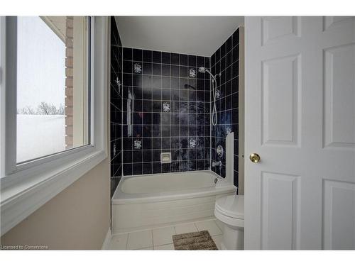 366 Saginaw Parkway, Cambridge, ON - Indoor Photo Showing Bathroom