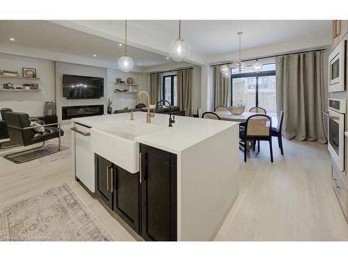 641 Wild Rye Street, Waterloo, ON - Indoor Photo Showing Kitchen With Upgraded Kitchen