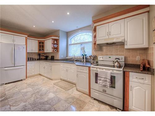 3 Berry Patch Lane, Cambridge, ON - Indoor Photo Showing Kitchen