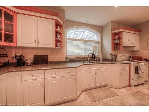 3 Berry Patch Lane, Cambridge, ON - Indoor Photo Showing Kitchen